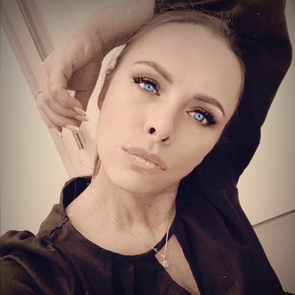 Meet your Posher, Niki - Picture 1 of 1